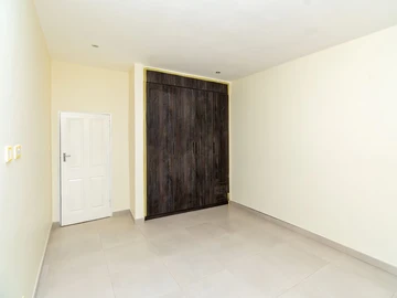 3 Bedroom Flat & Apartment