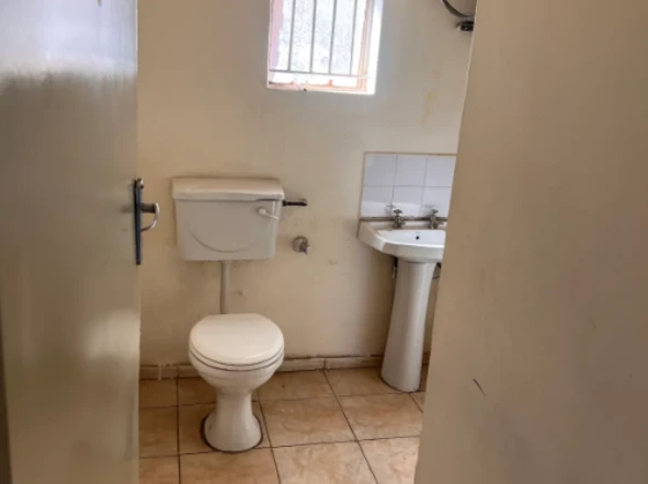 2 Bedroom Flat & Apartment