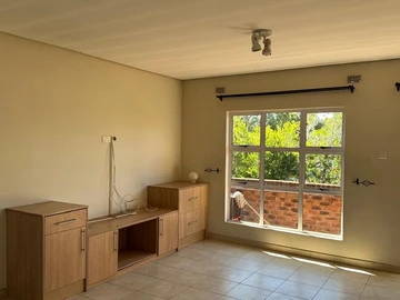 3 Bedroom Flat & Apartment