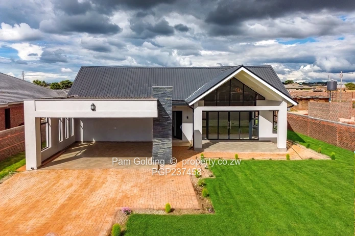 Modern 4 Bedroom home with a prolific borehole