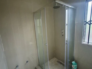 4 Bedroom Flat & Apartment