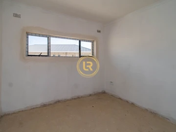 2 Bedroom Flat & Apartment