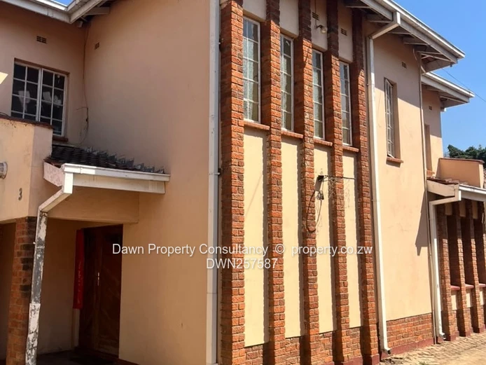Newlands 3-Bed Flat with Borehole and Private Pool (Sole Mandate)