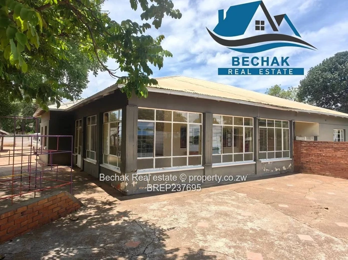 Famona Office For Sale - 1500 m², 600 m², Pool & Borehole