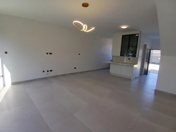 2 Bedroom Flat & Apartment