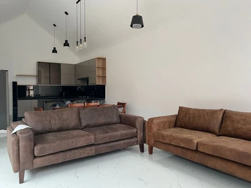 3 Bedroom Flat & Apartment