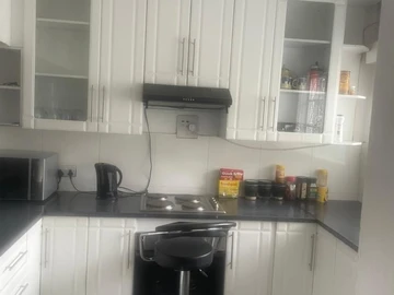 2 Bedroom Flat & Apartment