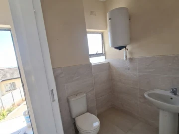 2 Bedroom Flat & Apartment
