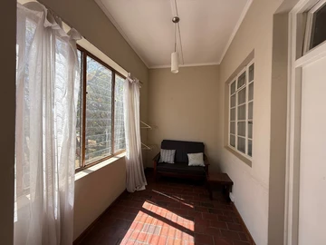 2 Bedroom Flat & Apartment