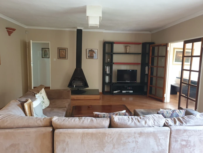 Helensvale furnished cottage to rent 
