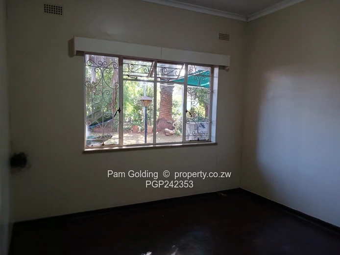 2 Bedroom Garden Flat in Secure Complex (Sole Mandate)