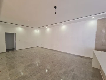 2 Bedroom Flat & Apartment