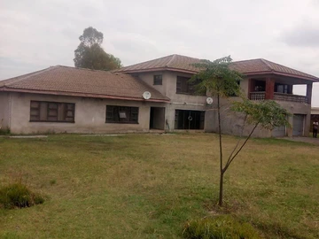Spacious 9-Bedroom Home in Helensvale with Borehole