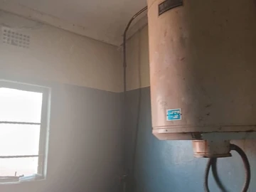 2 Bedroom Flat & Apartment