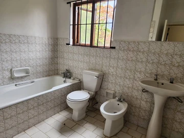 3 Bedroom Flat & Apartment