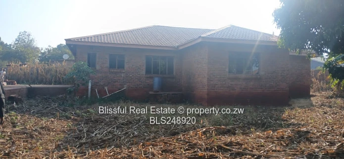 incomplete 5 bedroom house for sale in Tynwald 