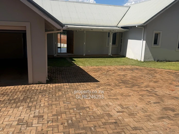 Helensvale 3-Bed Home, Light Hallway, 1.81ha & Borehole