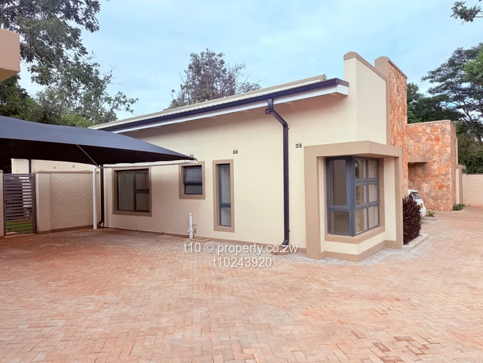 Townhouse to rent in Borrowdale 