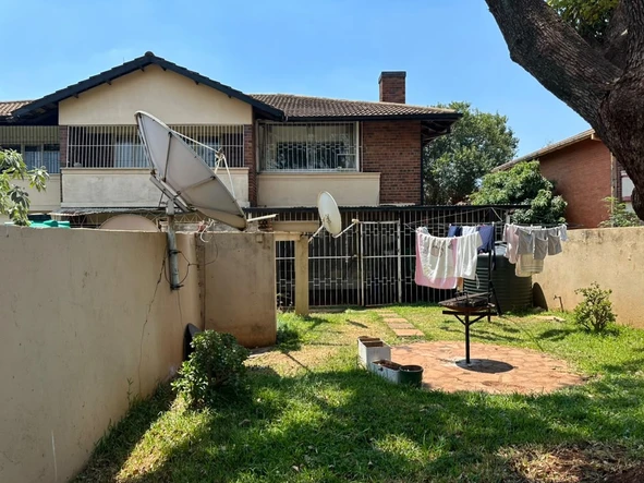 2 Bedroom Flat & Apartment