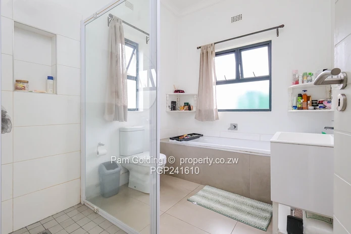 3 Bedroom Town House For Sale in Highlands