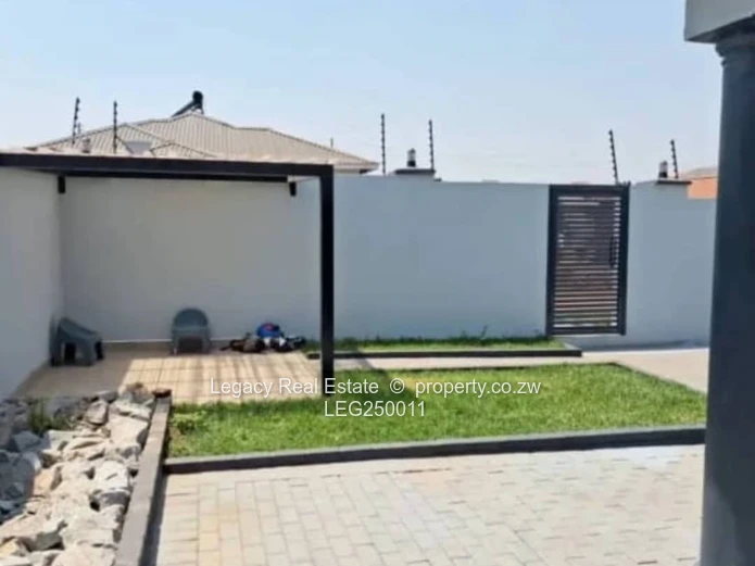 Stylish 4-Bed Townhouse Ashdown Park — Borehole & Modern Baths (Sole Mandate)