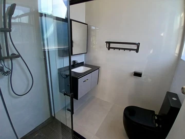 2 Bedroom Flat & Apartment