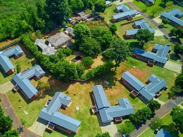 4 Bedroom Flat & Apartment