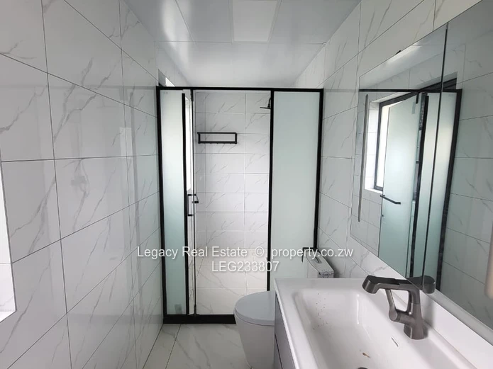 Exclusive High-End 5-Bedroom Residence in Pomona,Modern Luxury Living