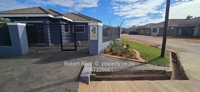 Modern Three Bedroom House In Aspindale Park