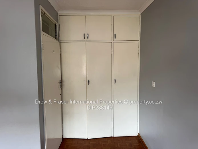 3 beds Duplex Flat available at Wansford Court for rent $1200