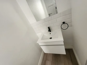 2 Bedroom Flat & Apartment