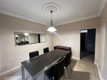 4 Bedroom Flat & Apartment