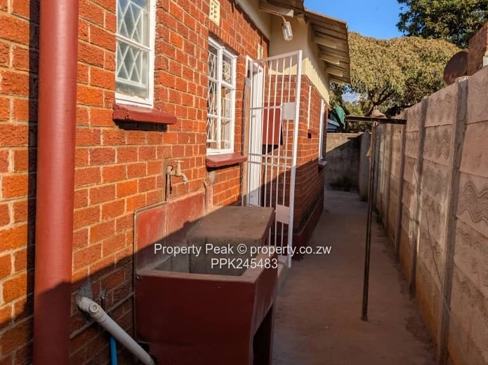 4-Bed House for Rental in Kuwadzana 7 – With Borehole & Secure 