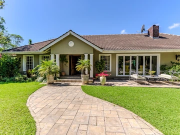Elegant 5 Bedroom Guest Lodge / Family Retreat on an acre ideally situated.