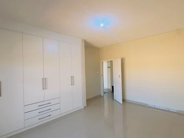 4 Bedroom Flat & Apartment