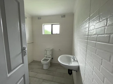 2 Bedroom Flat & Apartment