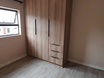 3 Bedroom Flat & Apartment