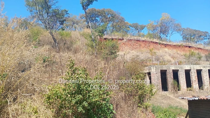 Glen Lorne 3000m² Stand with Brick Shells & Road Access