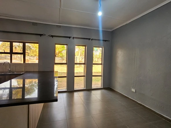 2 Bedroom Flat & Apartment