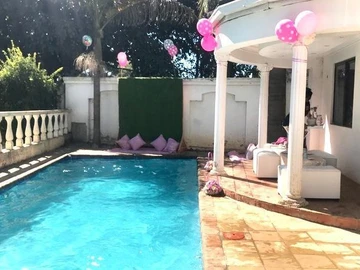 2 Bedroom Flat & Apartment