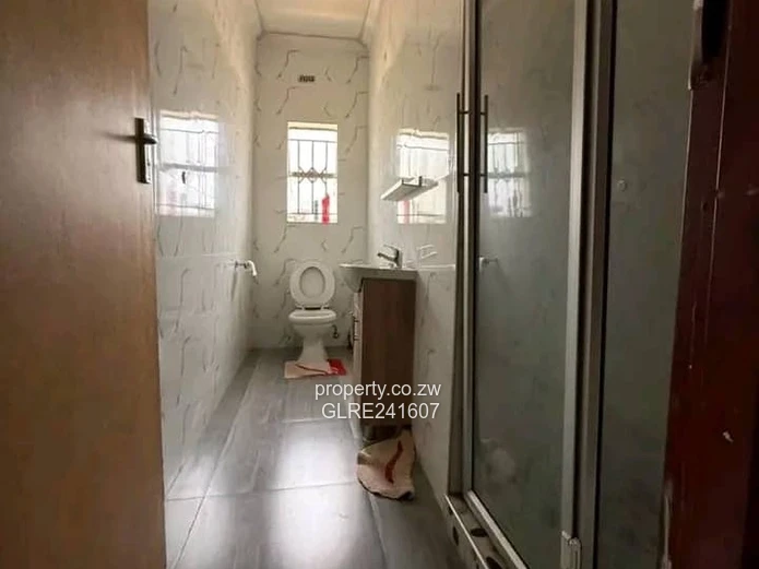 Pomona 5-Bed Home - Garden, Paved Driveway & Borehole