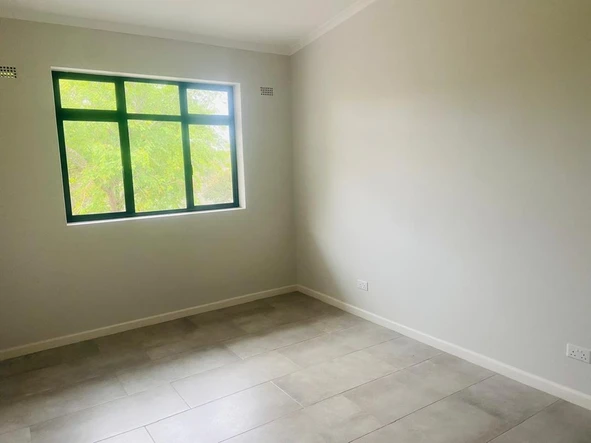 2 Bedroom Flat & Apartment