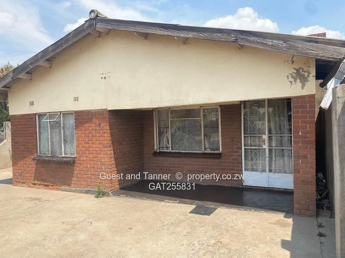 4-Bedroom House with Expansion Potential for Sale – Chitungwiza, Unit J