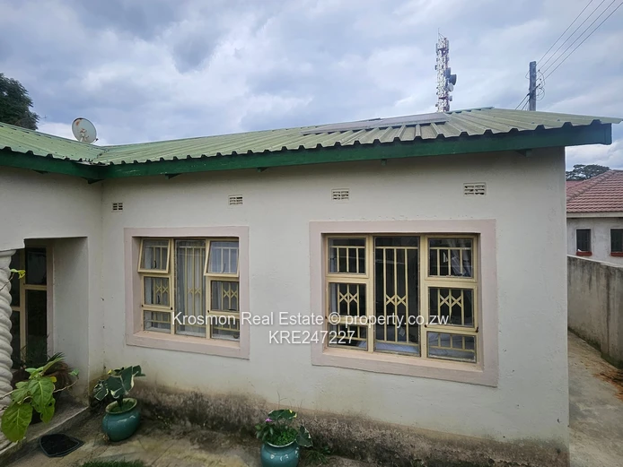 Cherutombo Gated walled 3-Bed with Garden, En-Suite & Decorative Ceilings — Marondera (Sole Mandate)