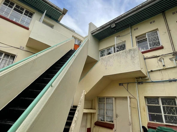 2 Bedroom Flat & Apartment