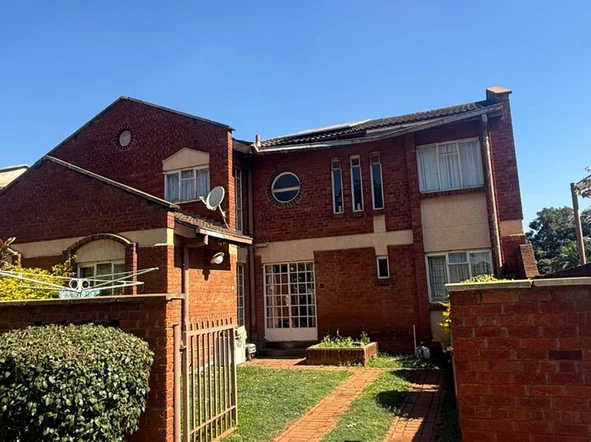 3 Bedroom Flat & Apartment