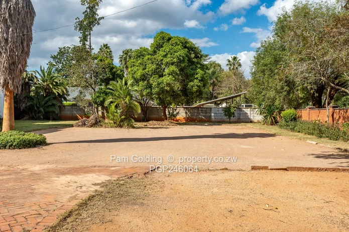 Commercial Property For Rent in Avondale