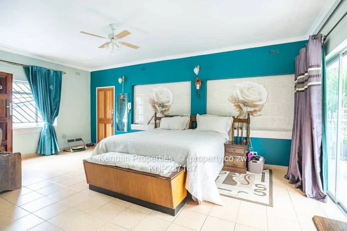 Executive 5 bedroom home with 3 bed cottage in prime area! (Sole Mandate)