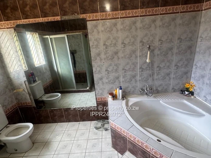 Golden Oldie Modern 5-Bedroom Home – Marlborough