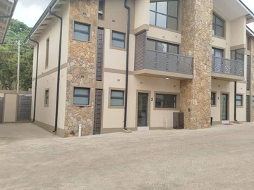 Newlands Townhouse duplex 3 beds
